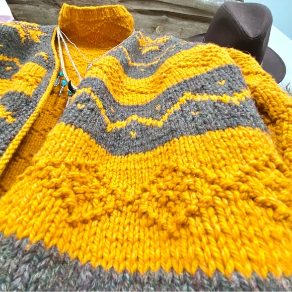 Stunning handcrafted wool sleeveless sweater/vest-cottage western/cowitchan vibe - Picture 5 of 10